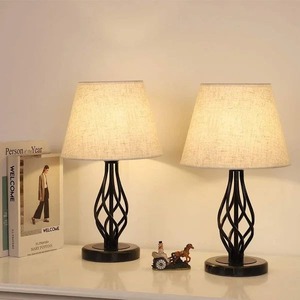 Lampe de table en fer noir écologique faite à la main KS International avec abat-jour en tissu pour la décoration de la maison, à utiliser au chevet et sur le bureau - Product Image 1