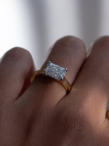 Anillo de Compromiso con Diamante Cultivado en Laboratorio, Corte Radiante, en Oro Amarillo de 10K/14K/18K, Anillo de Boda Clásico con Diamante Radiante para Mujer - Product Image 2