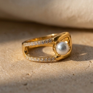 Anillo de Perlas de Agua Dulce con Broche de Seguridad y Diamantes Cultivados en Laboratorio de Corte Redondo, Anillo de Compromiso Delicado y Vanguardista - Product Image 2