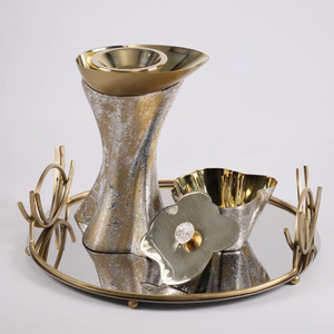Ensemble élégant de brûleurs d'encens blancs en métal avec plateau argenté, pot assorti et support sculpté pour une aromathérapie chic - Product Image 5