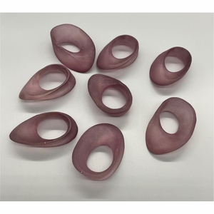 Anillos de Servilleta de Resina Morada Modernos y Lujosos al por Mayor, Anillos de Servilleta de Acrílico Esmerilado para Decoración de Mesa en Bodas, Fiestas y Hoteles - Product Image 1