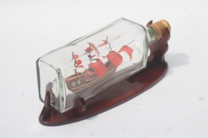 BARCO PEQUEÑO DE MADERA ARTESANAL, VINTAGE Y ECOLÓGICO, EN BOTELLA DE VINO RECTANGULAR, CON UNA AMPLIA GAMA DE OPCIONES DE MODELOS DE BARCO - Product Image 3