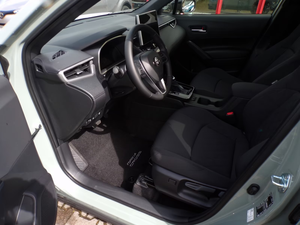 Toyota Corolla Cross 2.0 FWD Comfort Style SUV Hybride Compact Familial Économe en Carburant Design Moderne Transmission Automatique - Product Image 4