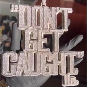 Colgante de Nombre Personalizado para Hombre, con Incrustaciones de Moissanita, Letra y Número Personalizados, Joyería de Moda - Product Image 1