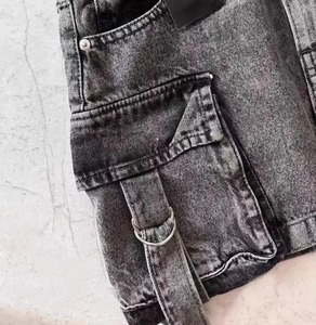 Shorts élégants et stylés pour femmes, coupe régulière, respirants, 100% coton, look fuselé, conçus pour les passionnées de mode à la recherche d'un style unique - Product Image 2
