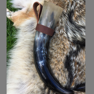 Corne à boire artisanale durable et de qualité alimentaire avec support, taille personnalisée, authentique, pour vin, cidre, bière, style Viking - Product Image 3
