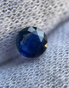Saphir bleu naturel de 5 mm, saphir bleu de Ceylan, saphir bleu de Ceylan rond, saphir bleu de Ceylan du Sri Lanka. - Product Image 3