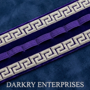 Ruban de velours violet brodé à la main avec fil d'argent, motif clé grecque, pour la tenue maçonnique - Product Image 1