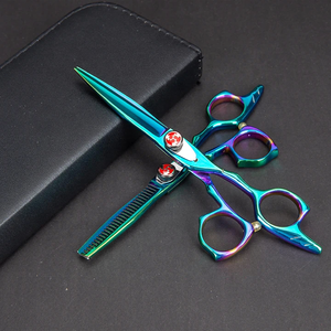 Tijeras de Peluquería Profesionales Tegra de Acero Inoxidable Quirúrgico con Empuñadura de Goma para Diestros, Acabado Espejo, para Corte de Cabello en Salón de Belleza - Product Image 1