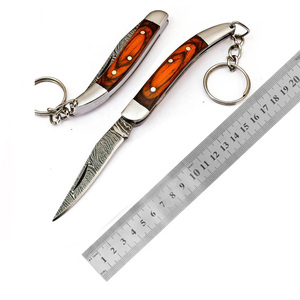 Couteaux pliants en acier Damas faits à la main sur mesure en gros, porte-clés couteaux pliants de poche - Product Image 1