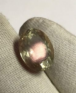 Piedra de sol de Oregón natural, corte ovalado, brillante y reluciente. - Product Image 1