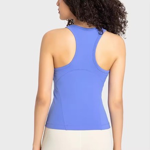 Camiseta sin mangas personalizada al por mayor para mujer, estilo racerback, con cuello redondo acanalado suave, para entrenamiento, gimnasio, correr, ropa deportiva y casual. - Product Image 4