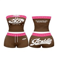 Ensemble 2 pièces marron et rose pour femme, short moulant au genou et haut bustier imprimé strass, style Baddie Club USA, sportif, décontracté et écoresponsable