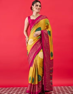 Sari KV Amarillo de Georgette con Bordado de Espejo y Blusa sin Coser - Product Image 1