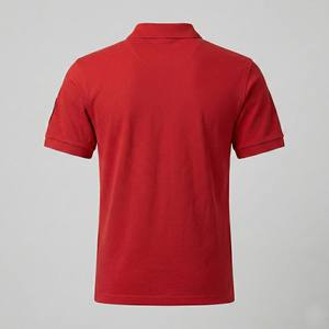 Camiseta Personalizada OEM para Hombre, Estilo Urbano, Algodón Rojo, Manga Corta, Borde sin Rematar, Aplique con Logotipo de Estrella de Cuatro Puntas, Antiarrugas - Product Image 2