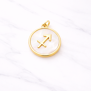 Collier Pendentif Signe Astrologique Sagittaire Plaqué Or 24 carats en Laiton et Nacre, Breloque Horoscope, Bijou Astrologique Minimaliste, Cadeau - Product Image 1