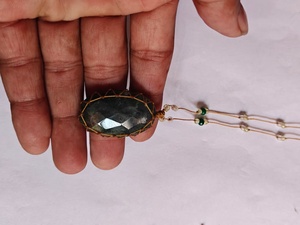 Collier fait main enroulé de fils avec pendentif ovale en pierre vert foncé, perles multicolores, bijoux spirituels bohèmes - Product Image 3