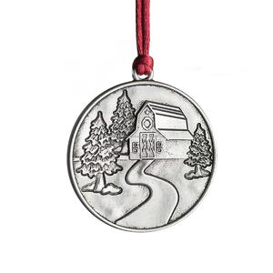 Silent Night Barn "-Adorno colgante de Navidad rústico - Product Image 5