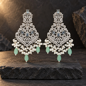 Boucles d'oreilles pendantes en cristal plaqué argent avec perles de menthe, vente en gros, fournisseur de bijoux en vrac - Product Image 4