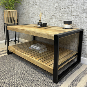 Table basse industrielle en bois de manguier massif et métal avec pieds en fer noir thermolaqué, élégante et pliable pour salon - Product Image 1