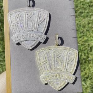 Collier Pendentif Bouclier ABP Moissanite Iced Out Hip Hop Micro Pavé Plaqué Argent Rhodié Breloques de Fête - Product Image 1