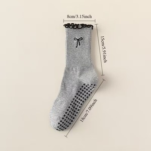 Chaussettes antidérapantes personnalisées JZVINA avec logo brodé, bordure festonnée jacquard, sans couture, pour Pilates, yoga, barre et gym - Product Image 4