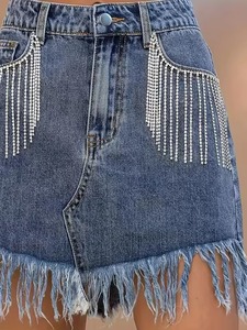 Minifalda vaquera de cintura alta para mujer, con dobladillo asimétrico, bolsillos con cuentas, efecto desgastado y borde deshilachado, estilo casual de verano - Product Image 5