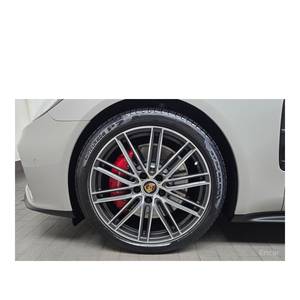 Porsche Panamera 4.0 GTS 2023 avec volant à gauche, sièges en cuir, caméra de recul, seulement 8 598 km parcourus - Product Image 5