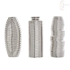 Vase de table en métal artistique pour la décoration du salon avec un design moderne et une construction métallique durable - Product Image 2