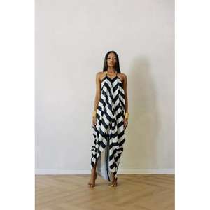 Caftán hecho a mano de alta calidad con rayas blancas y negras que se convierte en varios estilos, lo que lo convierte en un prenda esencial perfecta. - Product Image 5