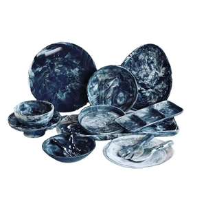 Ensemble de plats de service en résine faits à la main, ronds, motif marbré bleu, écologiques, compatibles lave-vaisselle, en stock pour les fêtes et l'usage domestique - Product Image 6