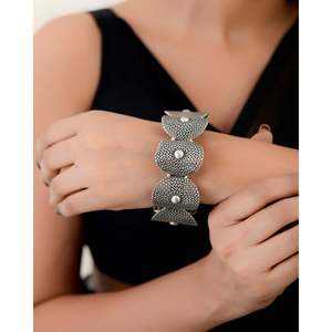 Bracelet en argent fin Meera Jaipur Akshara - Product Image 2