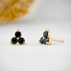 Pendientes de Oro Sólido de 14K con Tres Diamantes Cultivados en Laboratorio, Diseño Minimalista para Mujer, para Bodas, Aniversarios y Fiestas - Product Image 1