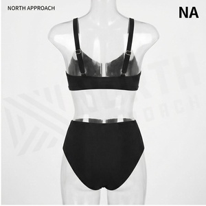 Ensemble de yoga 2 pièces imprimé papillon bleu avec finition dorée, body à col en V profond et jupe portefeuille longueur genou - Product Image 2