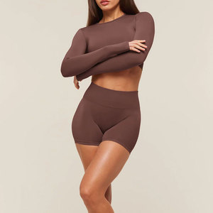 Chemise décontractée pour femme à manches longues, coupe courte personnalisée, compression, matière de haute qualité, col rond, ajustement parfait pour la gym, vente en gros - Product Image 3