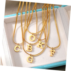 Collar con Colgante de Letra en Acero Inoxidable Chapado en Oro, Cadena Gargantilla con Inicial de Nombre, Joyería para Mujer - Product Image 5