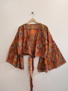 Haut court bohème en soie indienne recyclée avec manches cloche, style sari, pour femme, idéal pour les festivals - Vente en gros - Product Image 3