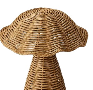 Découvrez ce charmant jouet pour enfants en rotin en forme de champignon, doté d'un capuchon tissé détaillé et d'une base naturelle robuste. - Product Image 3