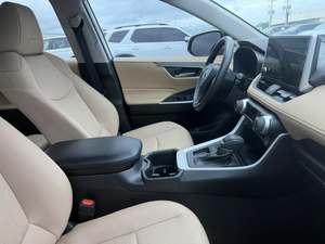 Toyota RAV4 XLE d'occasion 2025 - Product Image 3