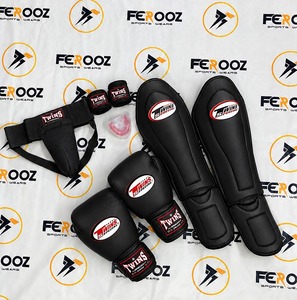 Conjunto de Entrenamiento Deportivo Twins de Alta Calidad con Guantes de Boxeo, Protectores de Tibia, Almohadillas de Enfoque, Protector Inguinal y Protector Bucal para Entrenamiento en Gimnasio - Product Image 4