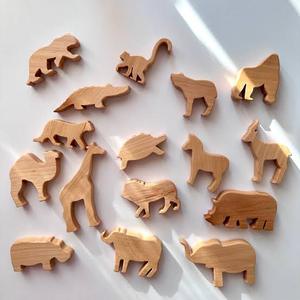 Figuras de animales de madera hechas a mano, juego de 15 adornos decorativos independientes para decoración del hogar - Product Image 1