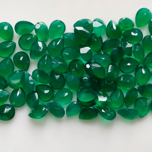 Onyx vert naturel 9x7MM taille poire, pierre précieuse de qualité supérieure pour la fabrication de bijoux, certifié Red Mountain Gems - Product Image 1