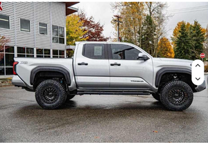 Pick-up tout-terrain de taille moyenne d'occasion SK 2025, édition TRD Off-Road - Product Image 1