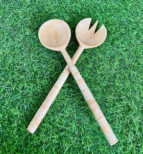 Ensemble de cuillères et fourchettes en bois naturel avec logo personnalisé, manche en rotin, ustensiles de cuisine faits à la main, ensemble d'ustensiles de cuisine en bois, cuillères - Product Image 1