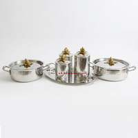 Ensemble de vaisselle décorative moderne finition argentée en acier inoxydable : casseroles, boîtes de rangement et plateaux de service pour mariage et décoration intérieure