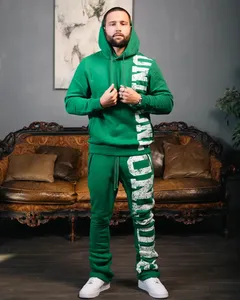 Ensemble de survêtement délavé à l'acide avec sweat à capuche court brodé et appliqué effet vieilli personnalisé et pantalon de survêtement évasé à effet empilé - Product Image 1