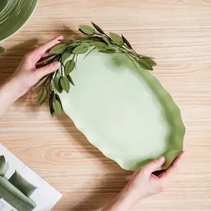 Plateau décoratif rectangulaire en or martelé de luxe, fait main, en métal texturé, pour centre de table et décoration intérieure - Product Image 6