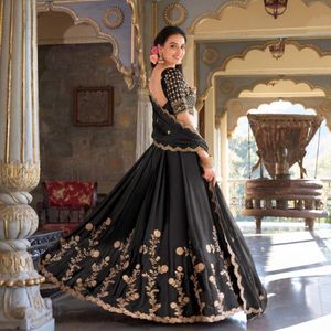 Lehenga Choli Premium de Seda Rangoli con Bordado de Zari, Lentejuelas y Dori, con Dupatta con Trabajo de Calado |   Lehenga de Novia de Diseño para Boda - Product Image 4