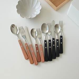 Ensemble de couverts en acier inoxydable poli miroir de qualité supérieure avec manche en bois pour des tables de luxe - Product Image 1