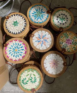 Bolso de Ratán Tejido a Mano Artesanal al por Mayor con Diseño de Incrustaciones de Concha - Product Image 4